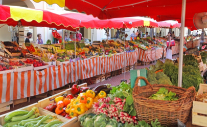 Традиционные средиземноморские рынки в районе Ла-Кондамин